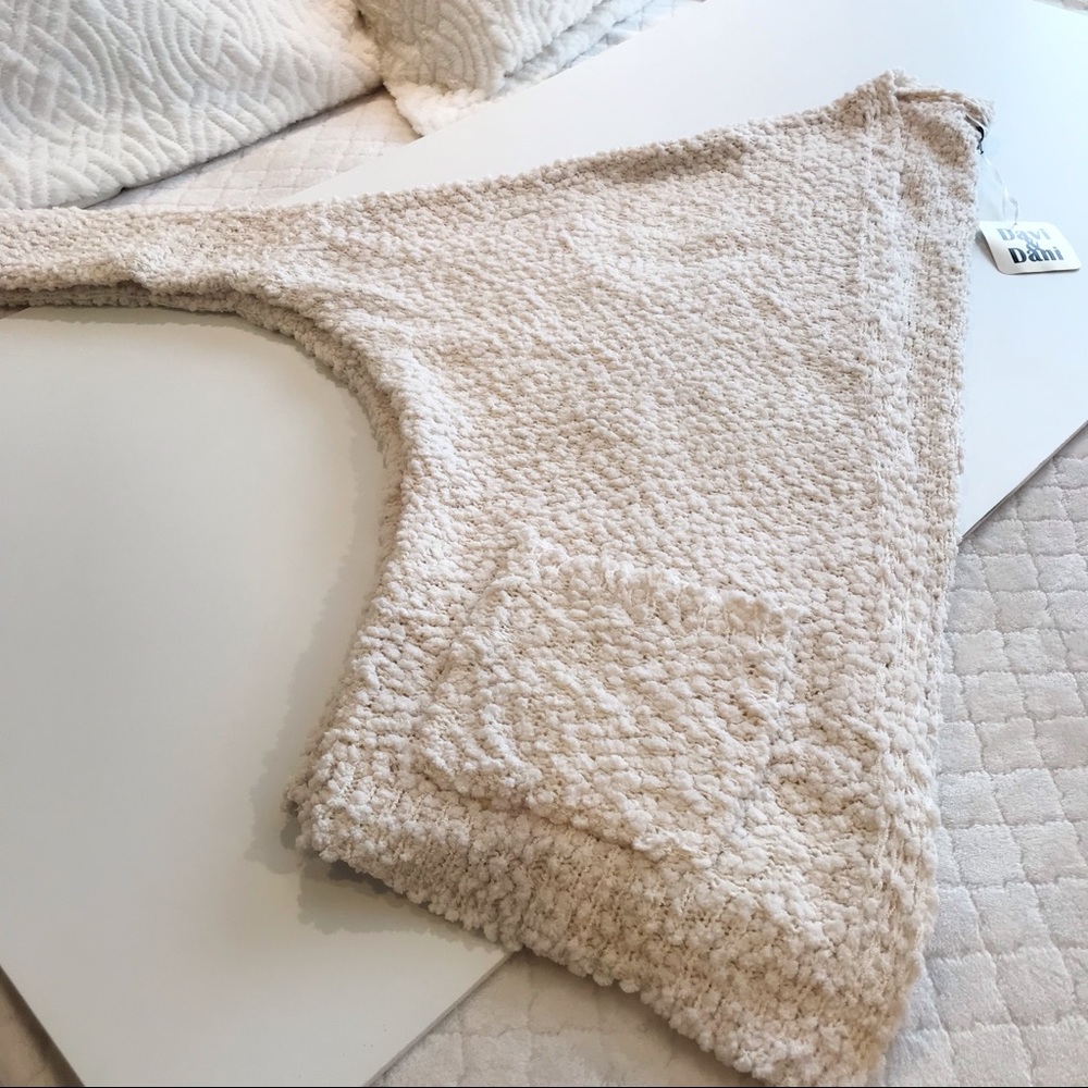 COZY OVERSIZED FUZZY TEDDY CARDIGAN - Picture 2 of 2